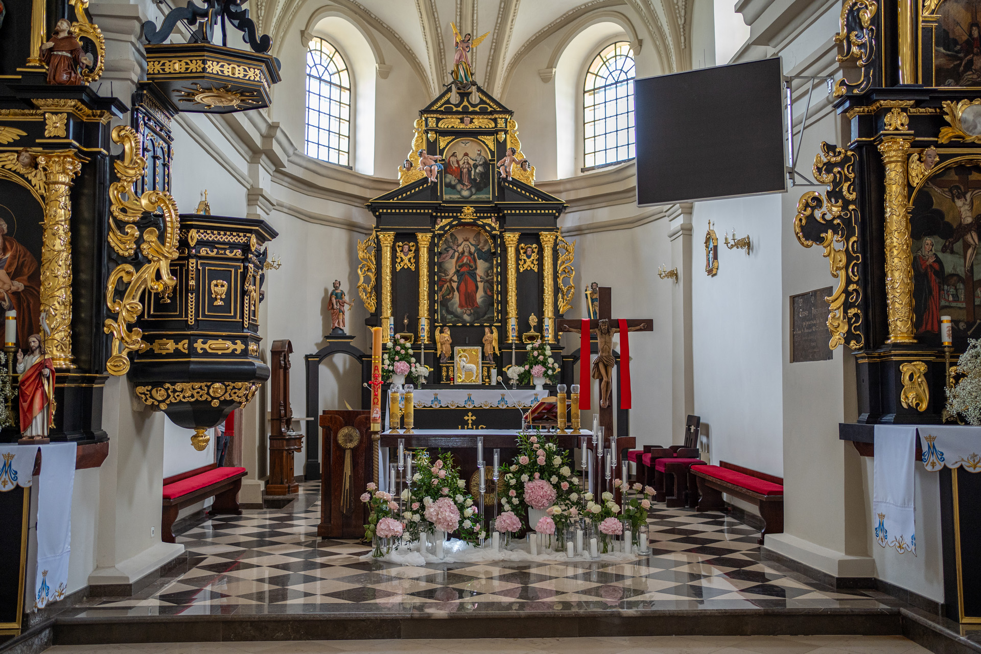 parafia strawczyn wniebowziecia nmp oltarz